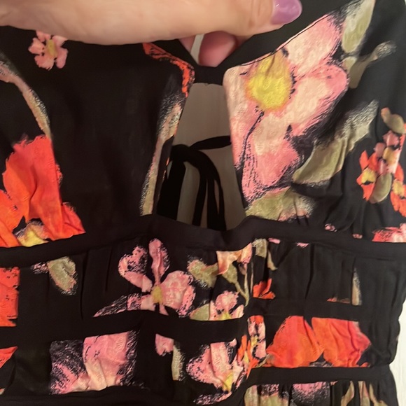 Free People "wisteria" dress. Backless with small cut out in the front. NWT. S - Picture 4 of 10